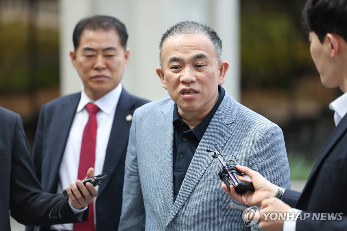 [속보] 김건희특검 "명태균 내일, 모레 소환…출석의사 있다 해"