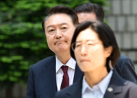 "尹, 수방사령관에 '두번 세번 계엄'"…비화통화 증언 공방