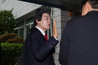 '사기·준강제추행' 허경영 구속기소…재산 389억 추징보전