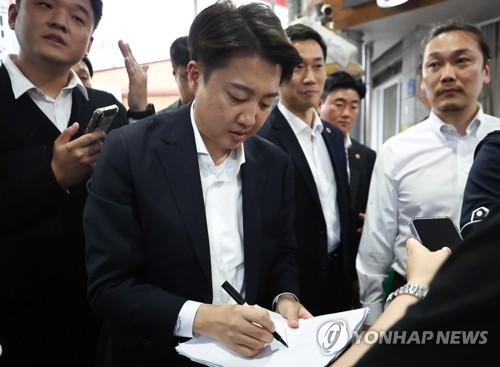 이준석 "尹탈당, 국힘 빼기 尹은 자유통일당…김문수 물러나야"