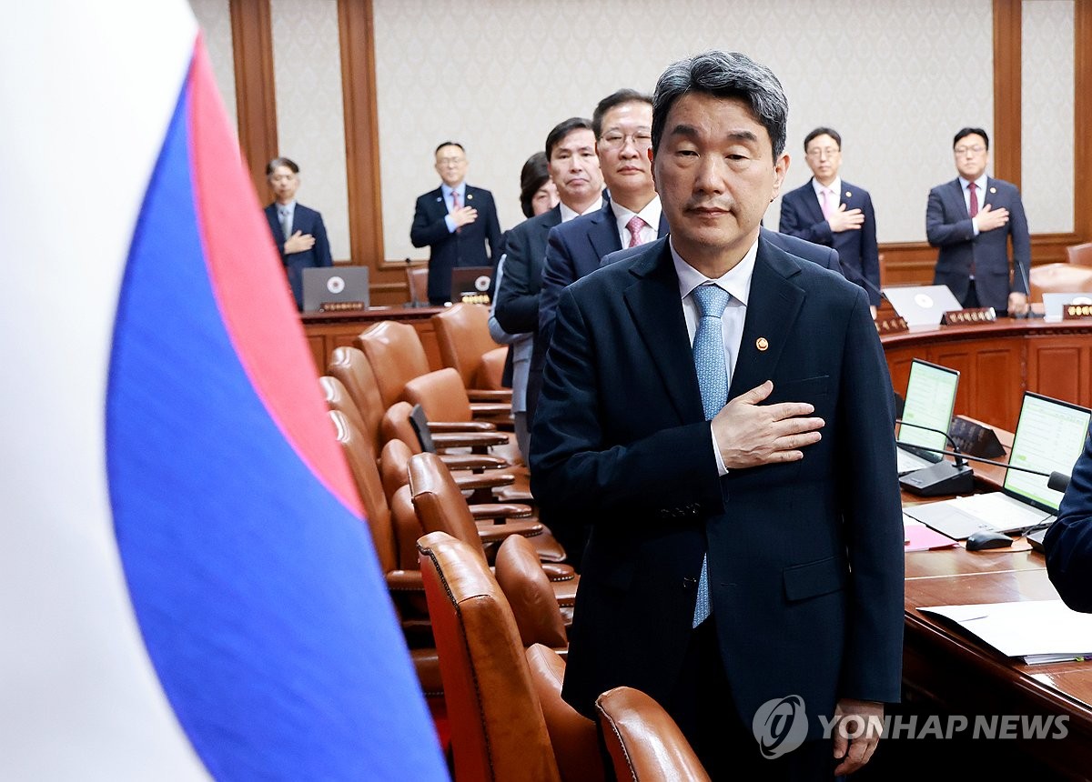 대선前 마지막 국무회의…李대행 "새정부, 번영의 길 이끌어주길"(종합)