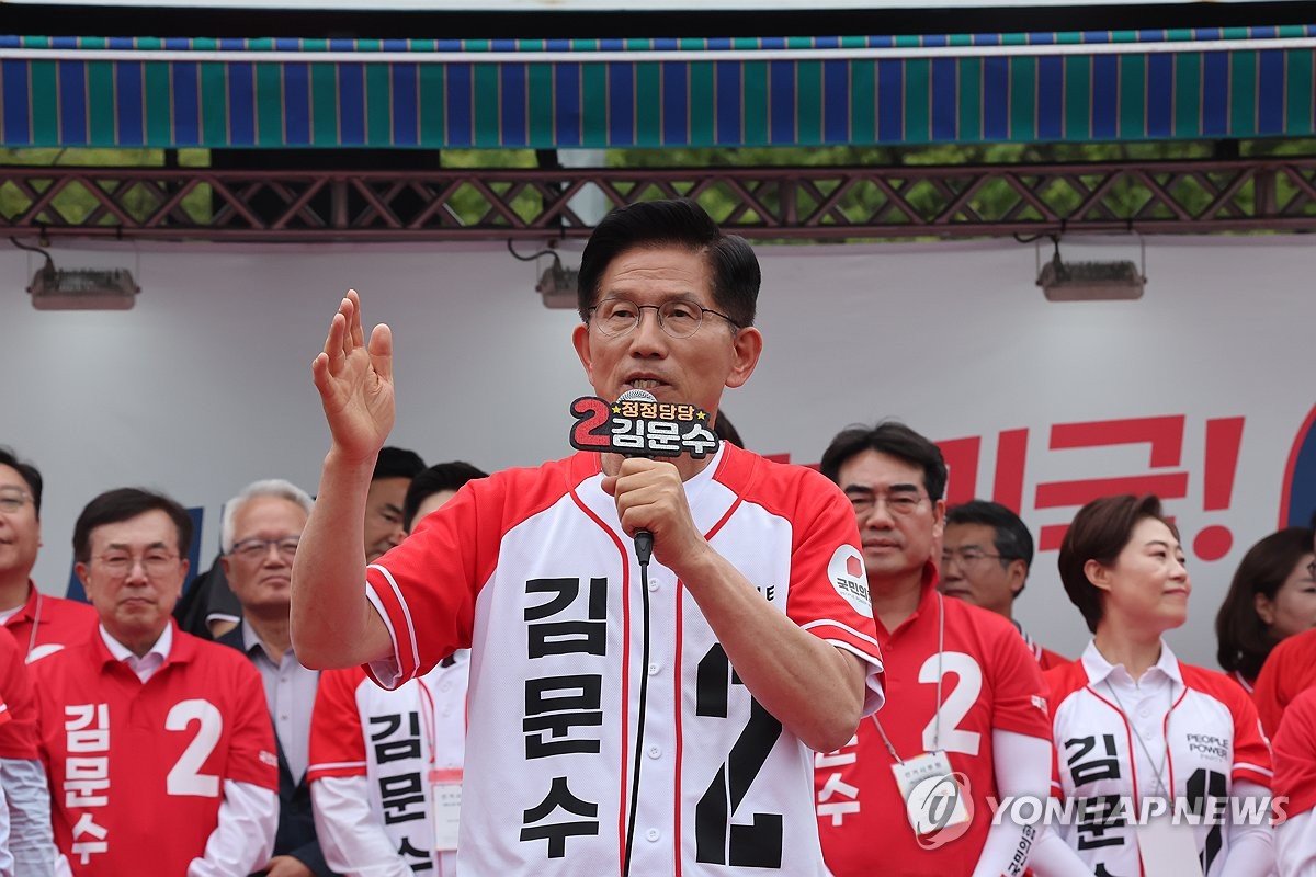 연설하는 김문수 후보