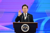 (2nd LD) Lee vows to unite nation, revitalize slowing economy