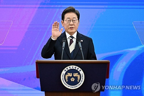 李大統領が就任宣誓　「皆の大統領になる」