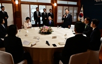 李대통령, 여야 대표와 오찬…"100% 취할 수 없어, 양보·타협"