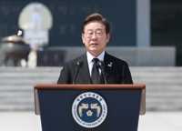 李 "대한민국이 제복입은 민주시민 지킬 것"…보훈으로 통합 메시지