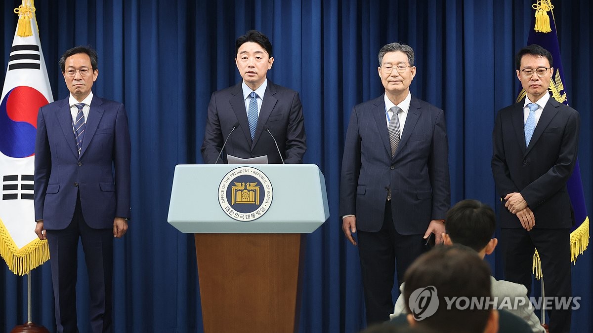 (LEAD) Prominent ex-DP lawmaker Woo named Lee's political affairs secretary