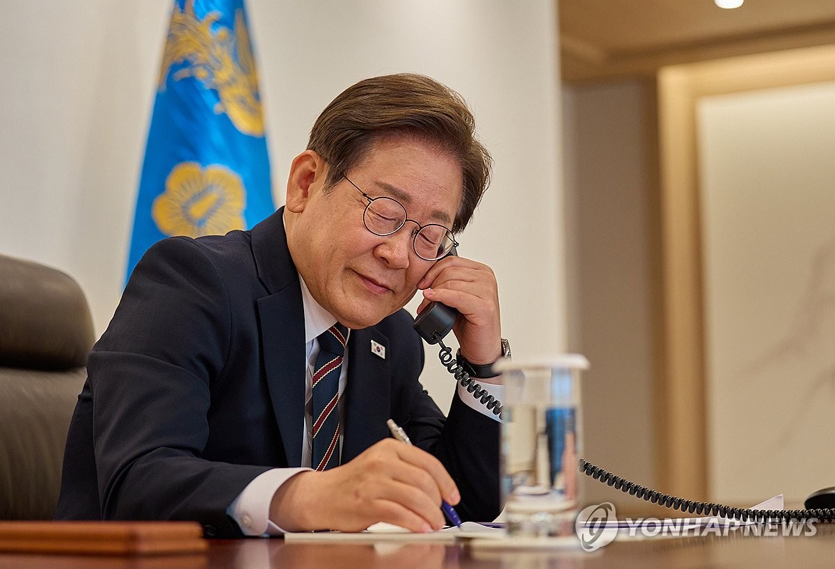 [속보] 李대통령, 싱가포르 총리와 통화…"전략적 동반…