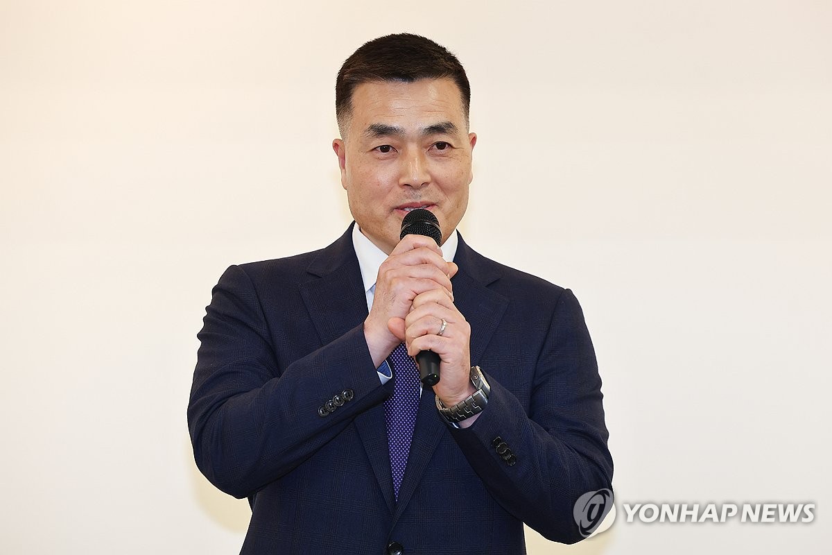 박종철 인권상 시상식서 격려사하는 박정훈 전 대령
