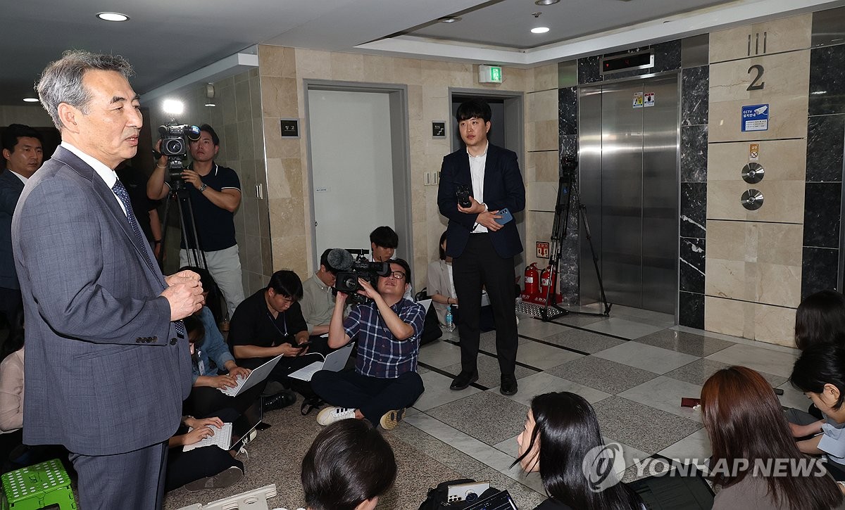김건희 특검보들 "정치적고려 없이 사실·법리 근거 철저수사"