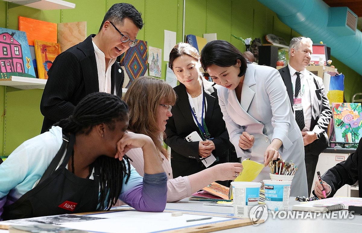 김혜경 여사, 캐나다 장애인예술센터 방문…"지역사회 포용 인상적"
