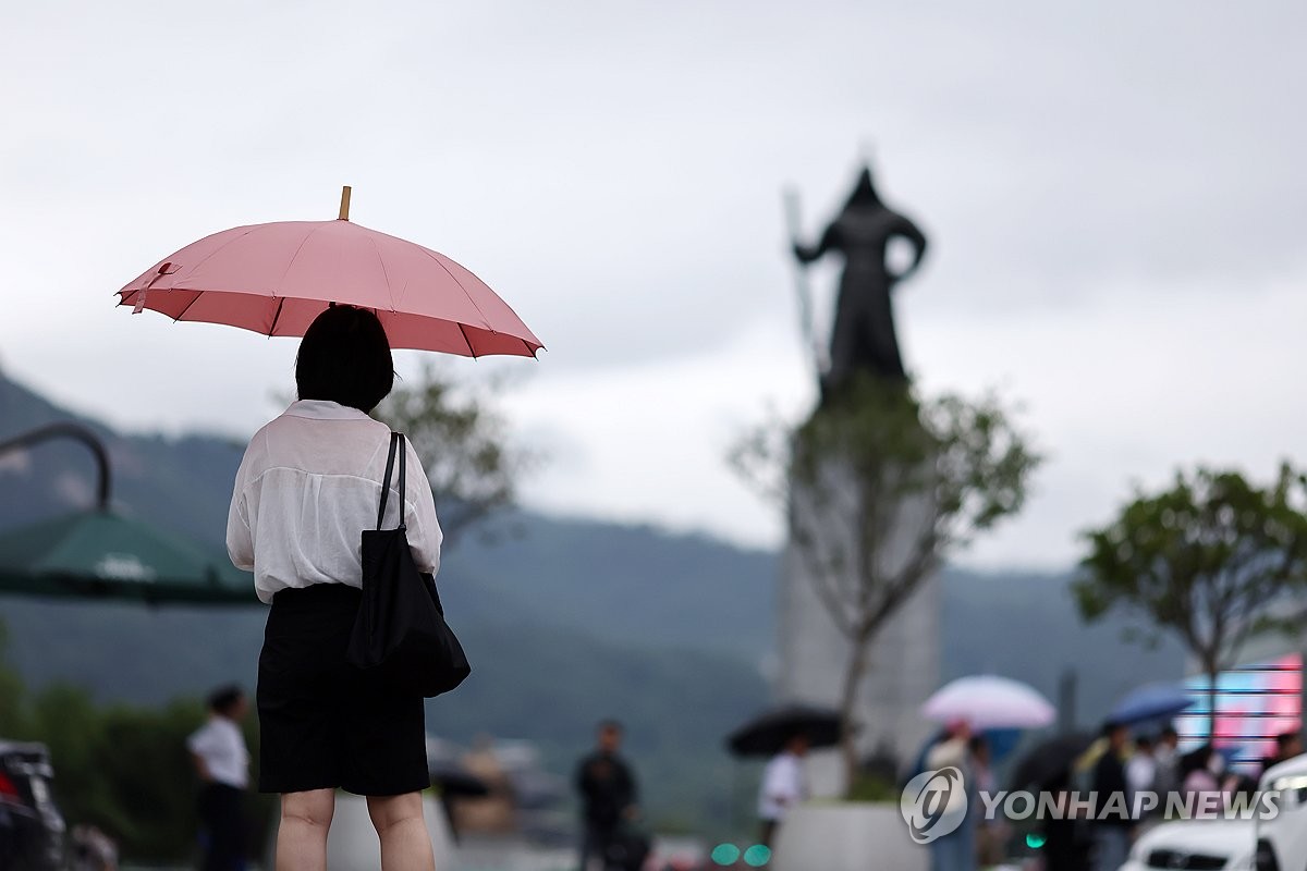 [날씨] '소서' 낮 최고 37도…곳곳 천둥·번개 동반…