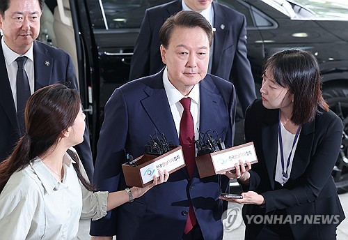 尹前大統領が出頭　特別検察官の要請受け