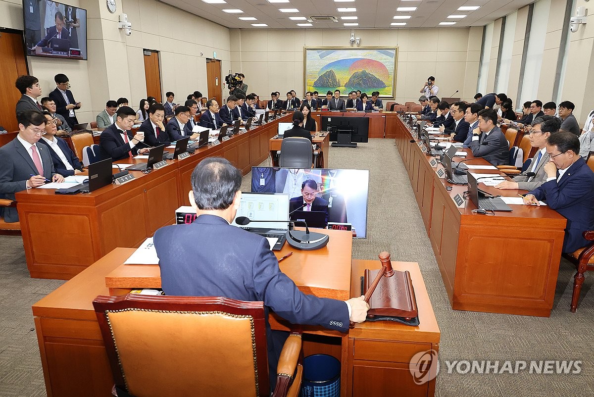 정무위, 추경안 의결…'배드뱅크' 도입 예산 4천억원 …