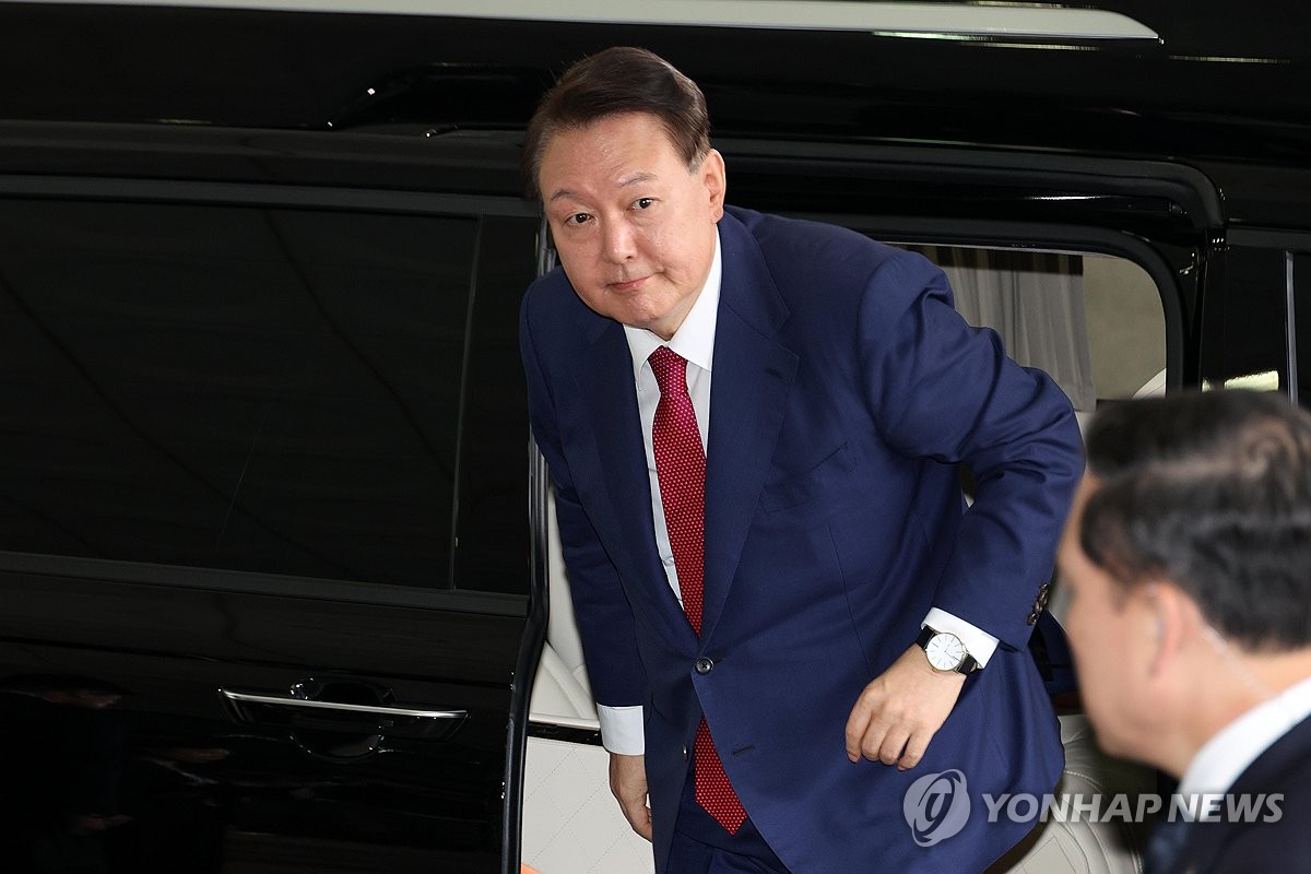 尹, 서울중앙지법 도착…곧 특검 구속영장 심사 시작