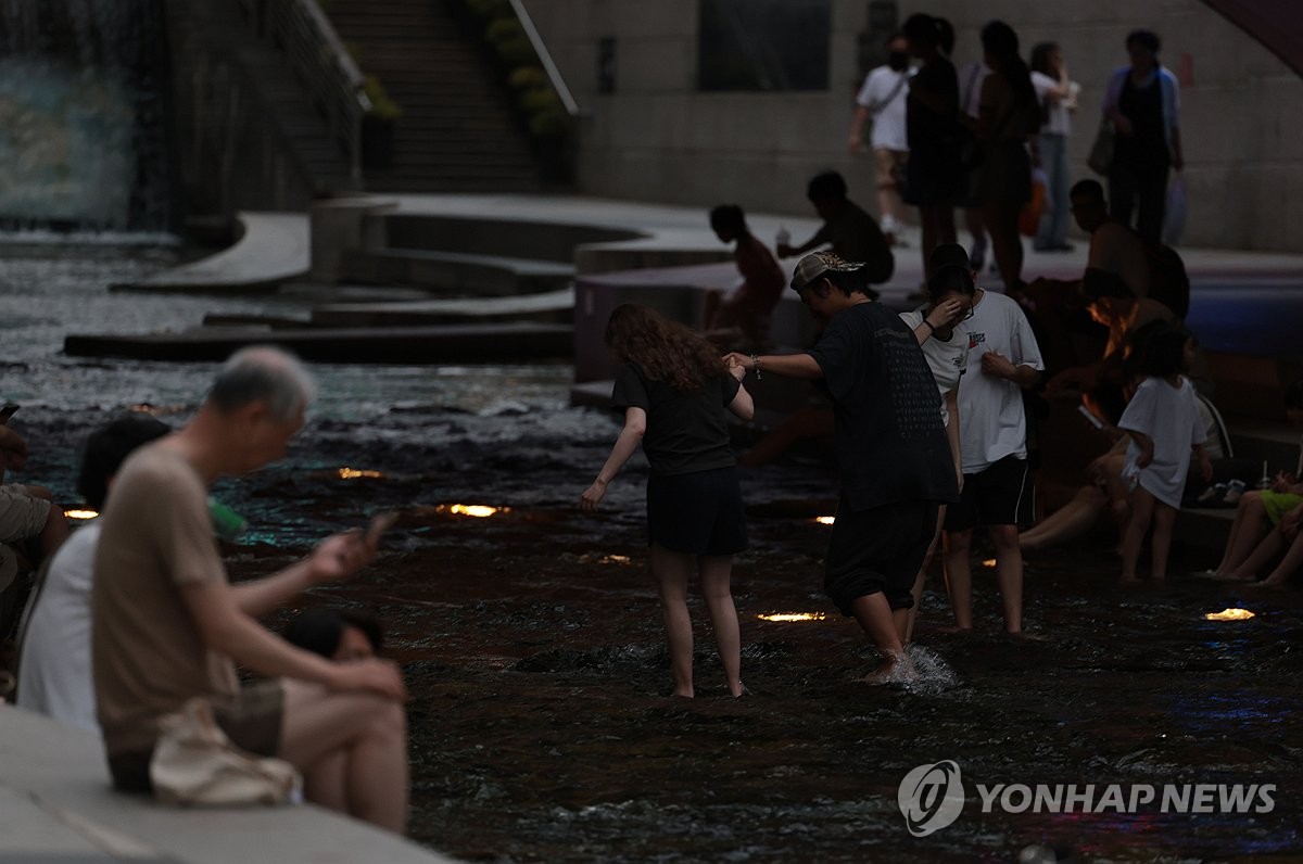 경기 온열질환자 100명 넘어…폭염특보 속 사흘째 열대야 기승 관련 이미지1