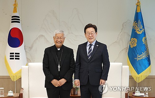 Lee se reúne con el cardenal You Heung-sik