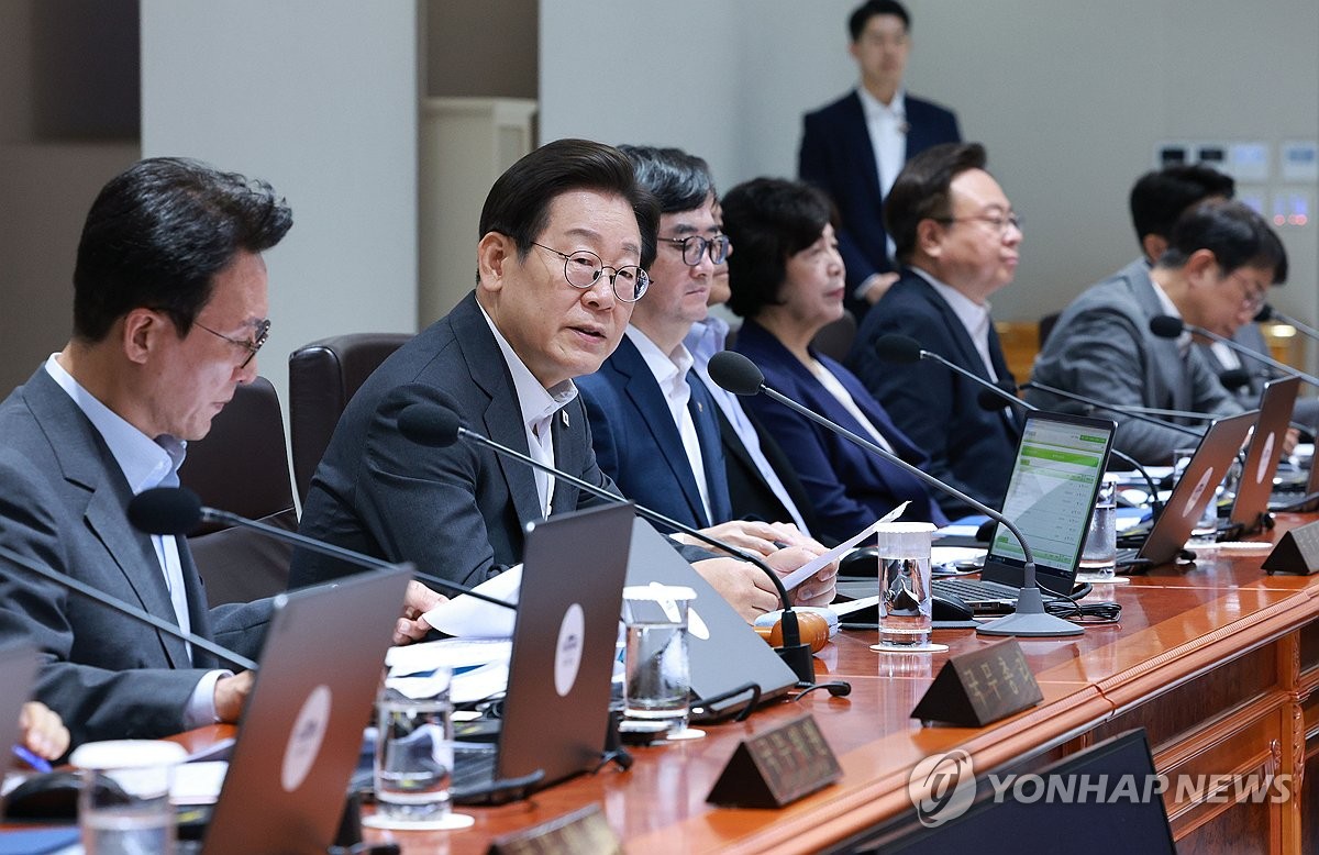 [속보] 李대통령 "비공개 회의내용, 정치 활용 안돼"…