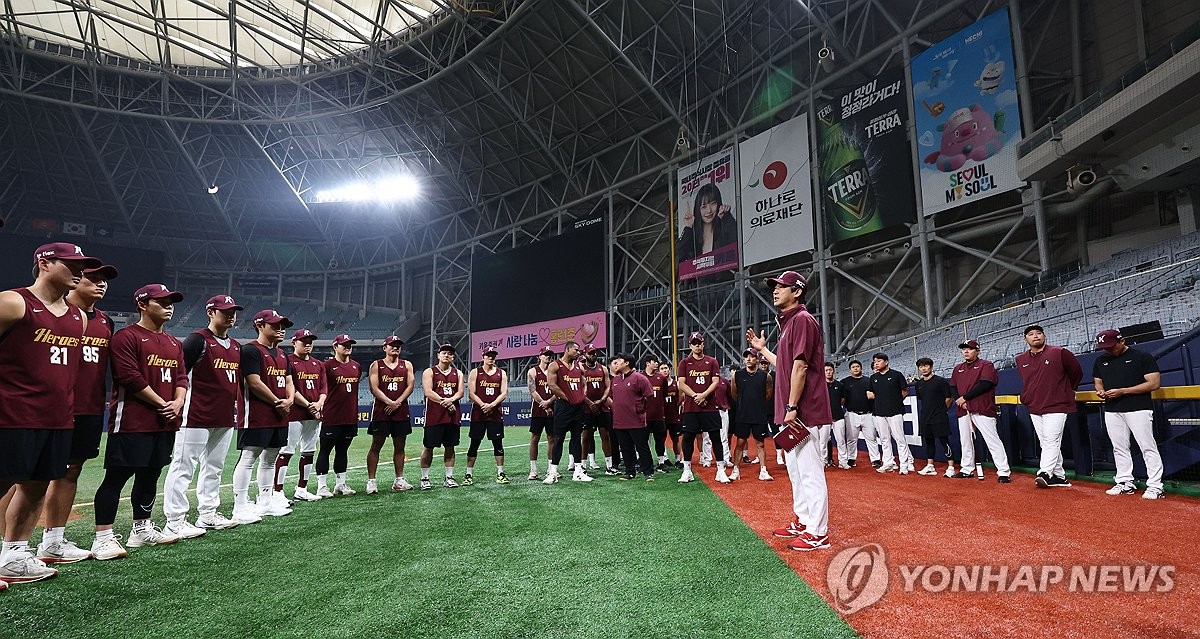 인사말 하는 설종진 키움 감독대행