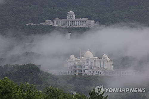 특검 "통일교 前본부장 일방적 소환연기 요구…출석불응 처리"