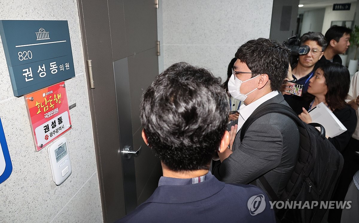 김건희특검 '집사게이트' 수사 속도…투자사 대표·지인 …