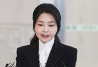김건희 특검 첫조사 7시간여만에 종료…심야조사 안 한다