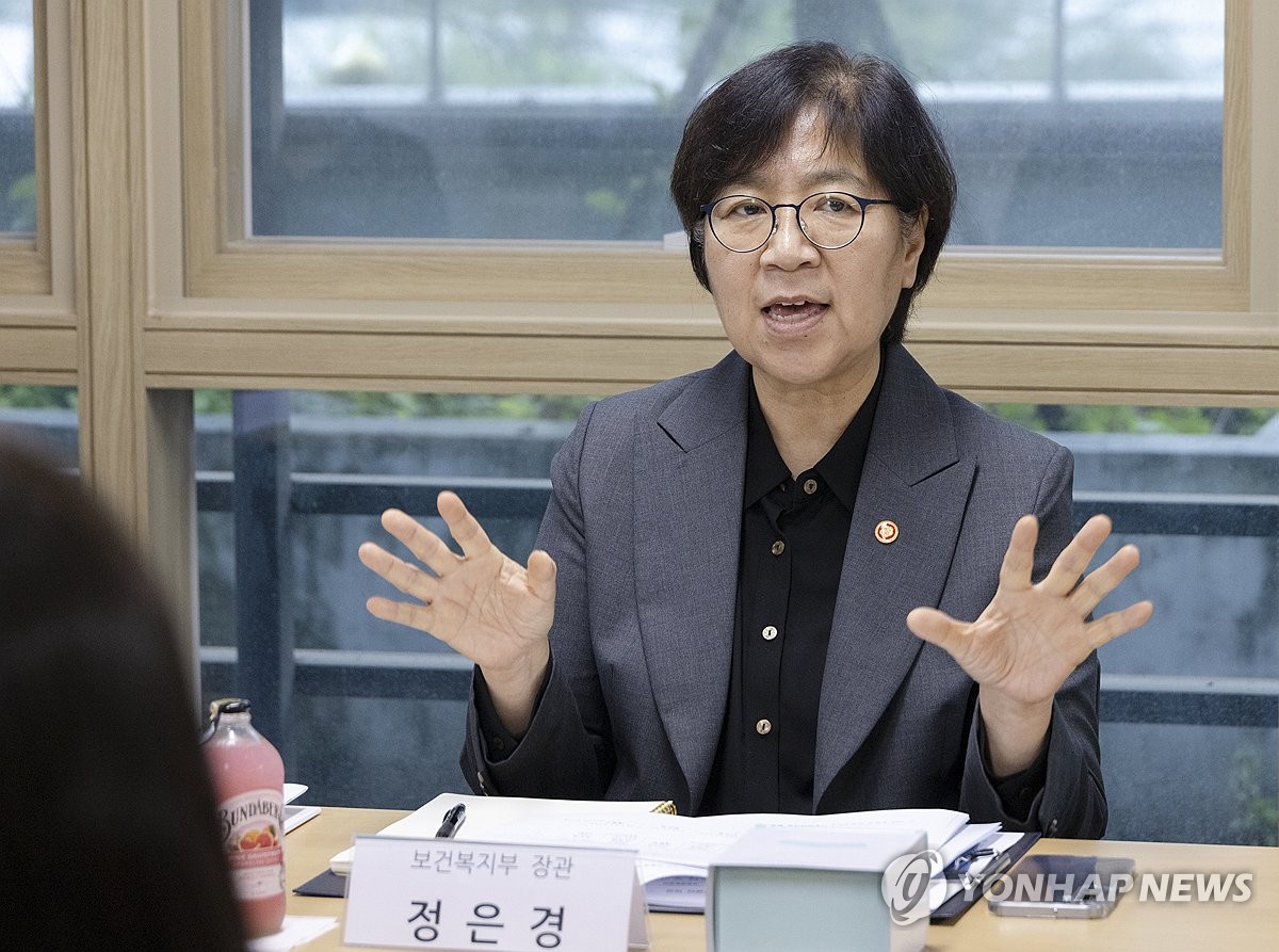 복지장관, 자살대응 현장 실무자 간담회…"예방센터 보강"