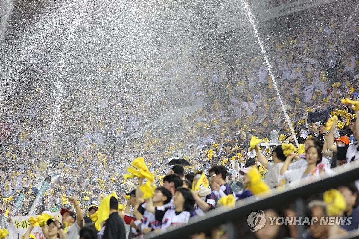 공정성·스피드 높인 프로야구, 국내스포츠 최다관중 신기록 눈앞