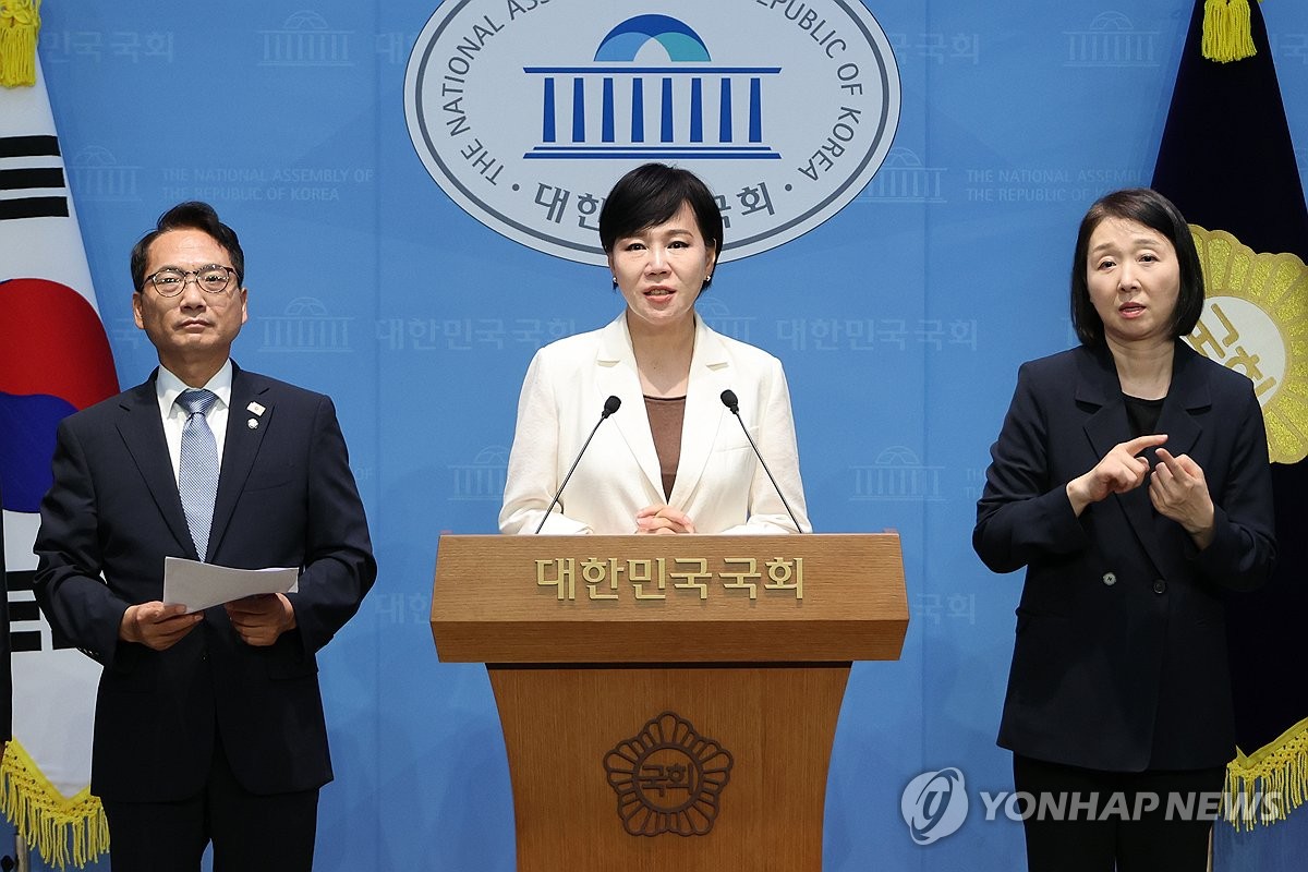 與 "尹국정원, 지난해 