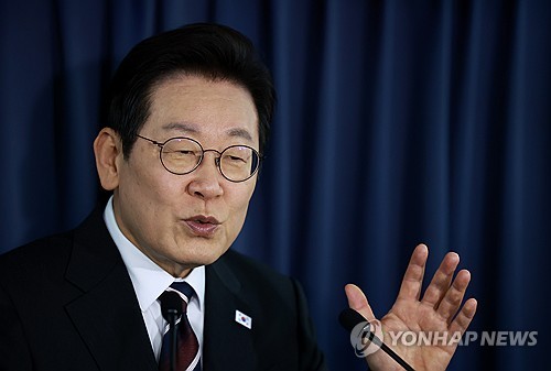 Lee says to raise full range of issues on N. Korea in key summit with Trump