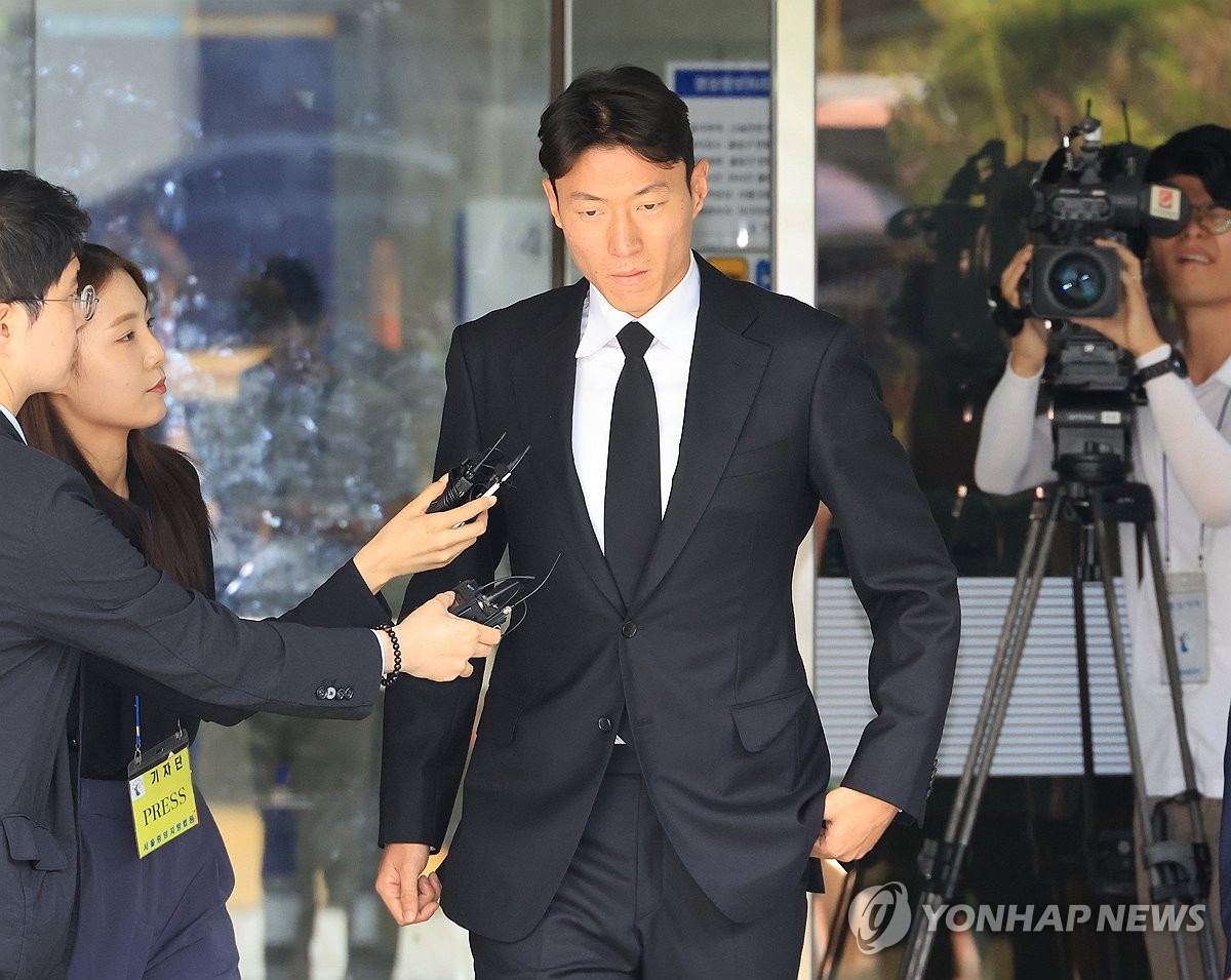 '불법촬영' 황의조 2심도 집행유예…피해자 측 법원에 개탄(종합2보)