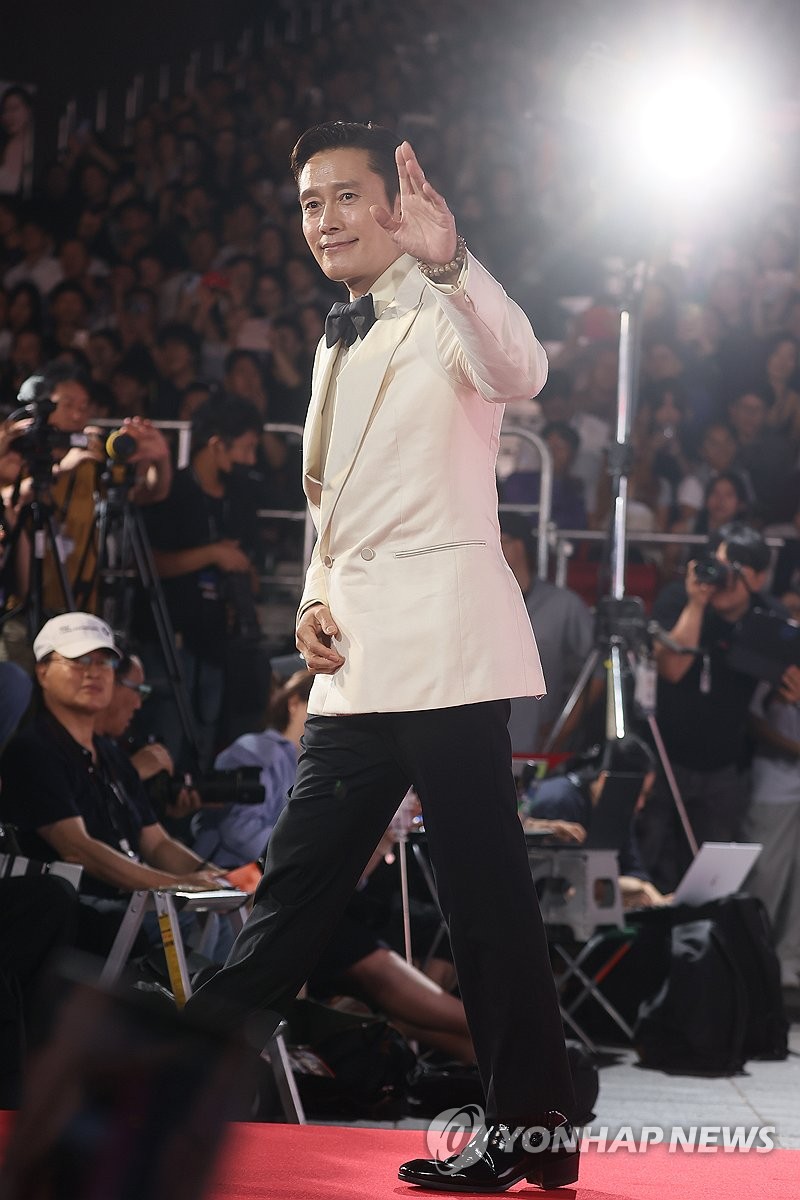 영화 동갑네기 이병헌이 문 연 서른살 부산영화제…亞 대표