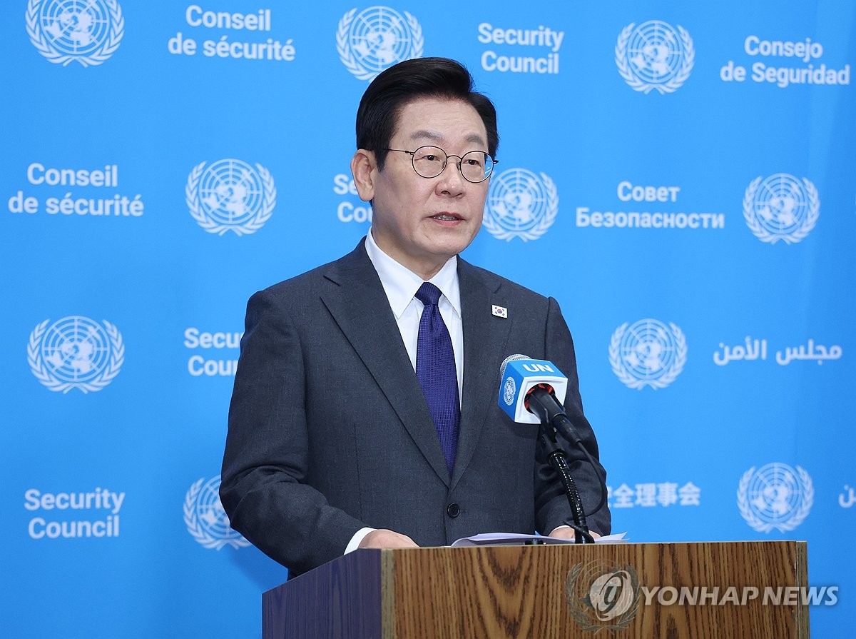 (2nd LD) Lee says S. Korea will play greater role in promoting 'responsible' AI use