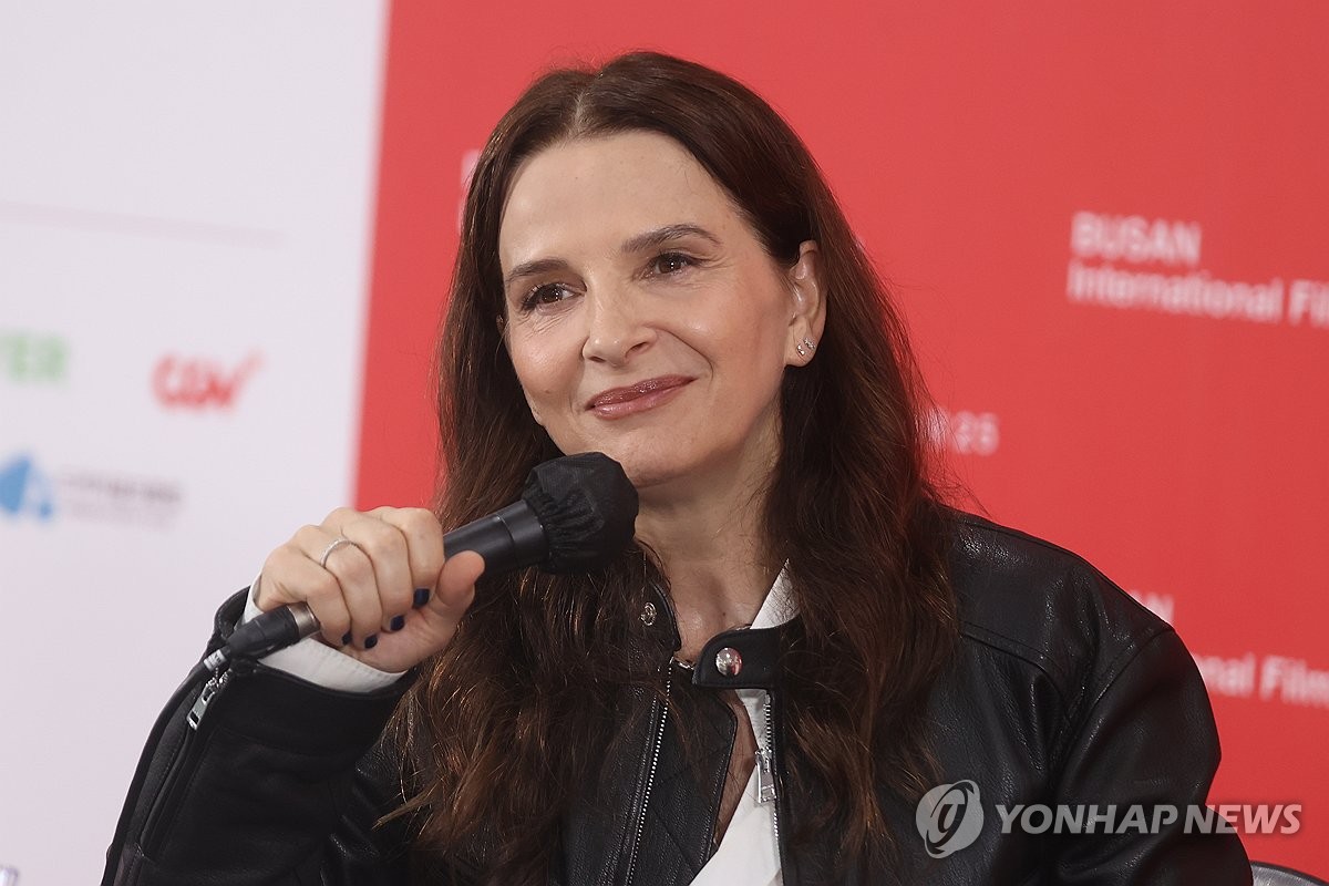 다큐멘터리 감독 된 쥘리에트 비노슈 연기할 시간이 없네요