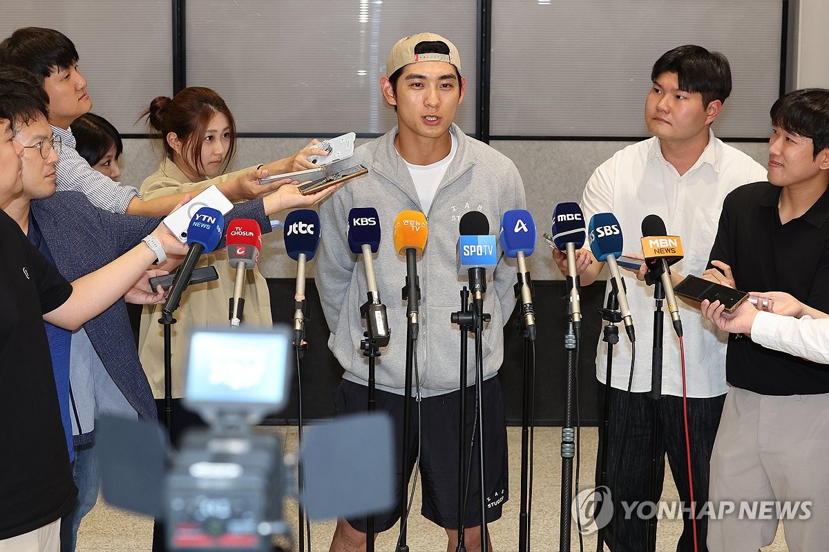 귀국 이정후 "WBC 잘 준비…올해 아쉽지만 내년에는 달라질 것"