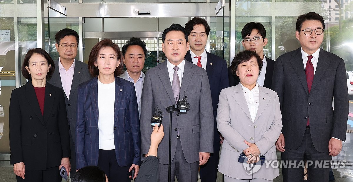 발언하는 장동혁 대표