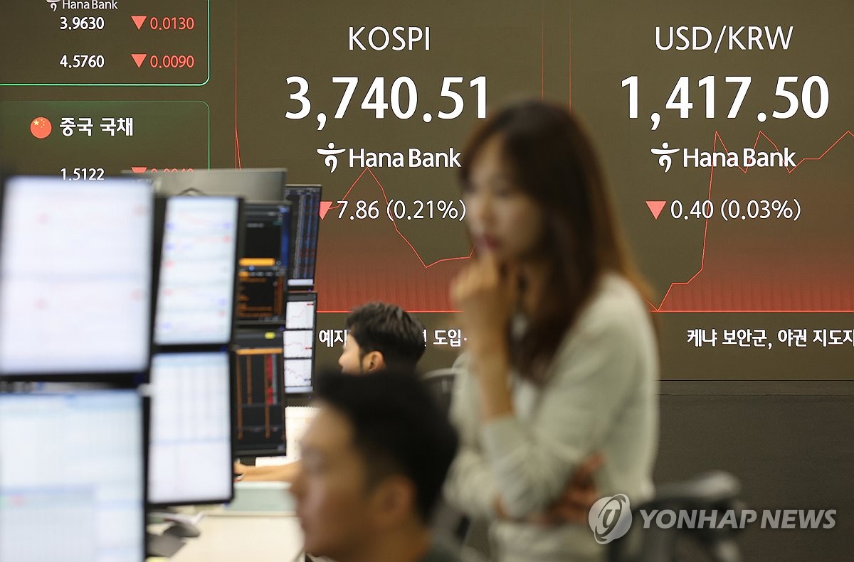 Seoul stocks turn higher late Fri. morning on batteries, chemicals