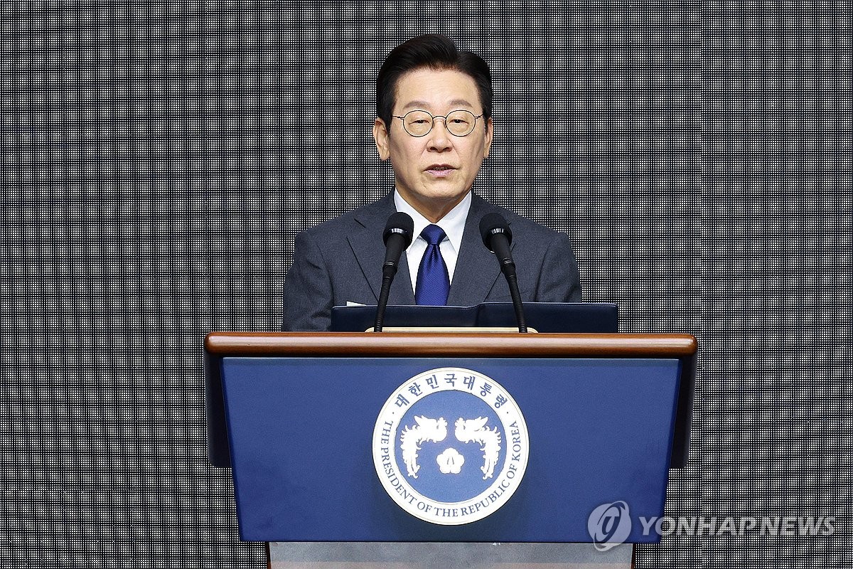 (LEAD) Lee pledges bold defense, aerospace R&D investment by 2030
