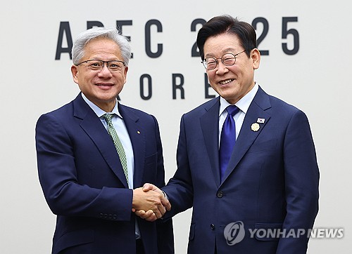  [APEC 2025] Lee vows full support for Nvidia on AI partnership