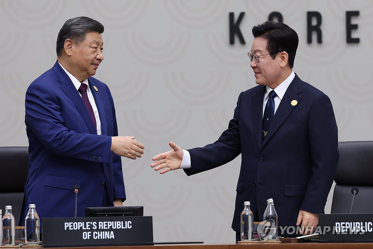 이재명 대통령, 중국 시진핑 주석에게 APEC 의장국 지위 인계