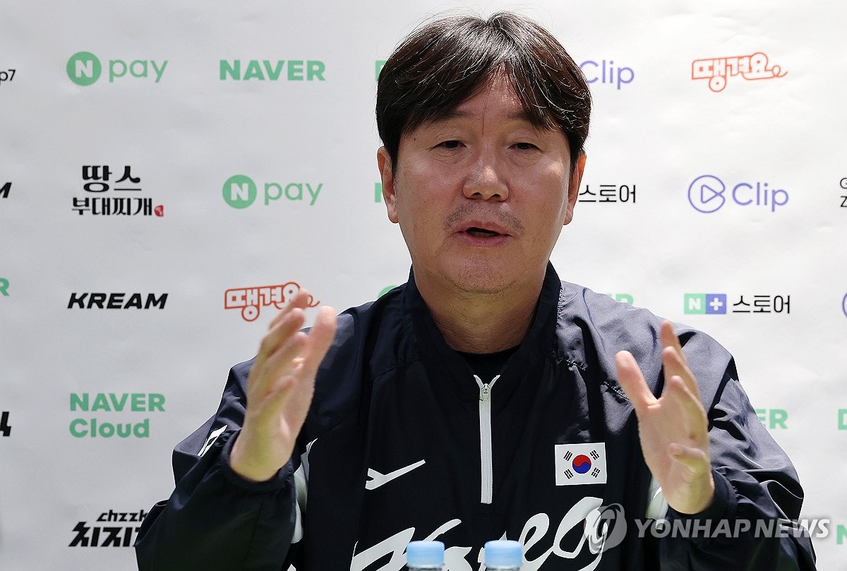 화기애애한 대표팀…류지현 "선수단 깜짝 첫 승 이벤트 기뻐"