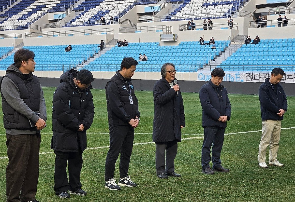 사과하는 조광래 대구 대표이사