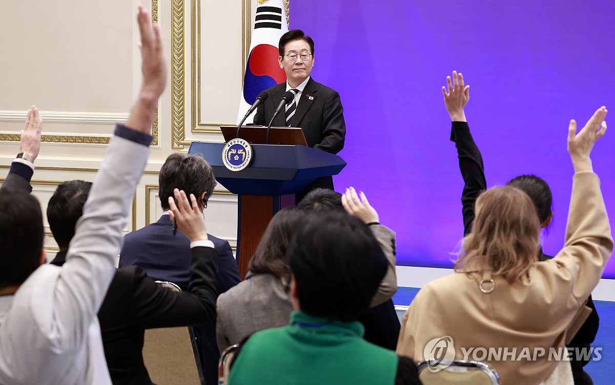 질문 받는 이재명 대통령