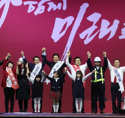 인사하는 한국당 후보들
