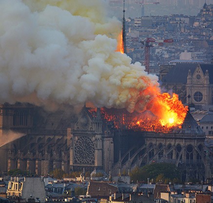 "佛상징 불탔다"…노트르담 화재에 파리지앵·관광객 눈물·탄식