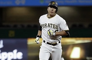 강정호, KBO 출신 켈리 상대로 MLB 통산 40호 홈런