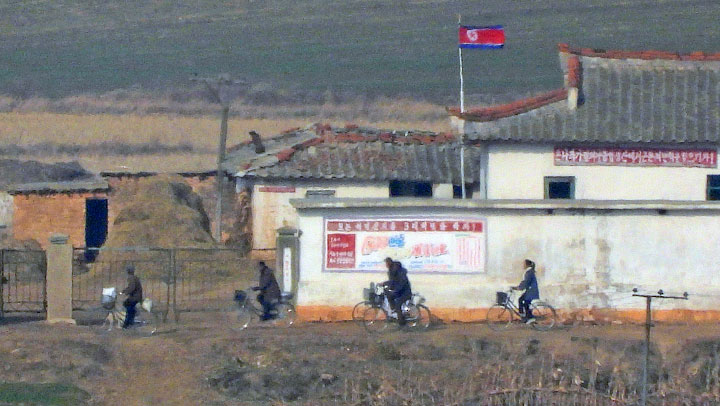 '이동하는 북한 주민들'…평화전망대서 바라본 北 개풍군 일대