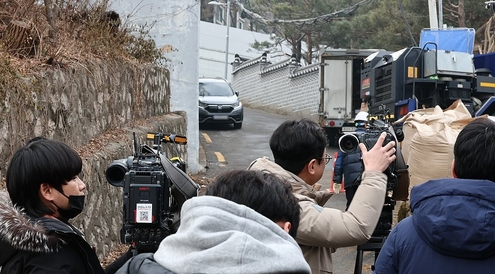 경찰, 안가·경호처 압수수색…CCTV·계엄문건 확보 재시도