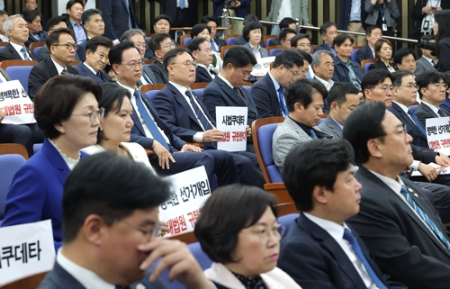 후보 교체 일축한 민주, 선거운동도 예정대로…"단일 대오 대응"