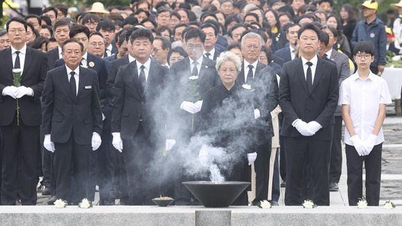 노무현 전 대통령 서거 16주기…김해 봉하마을